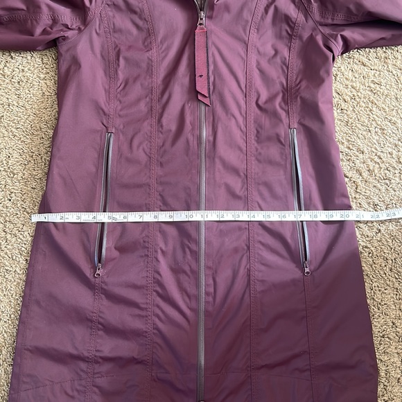Size 8 (snug) Lululemon Rain Waterproof Jacket - Picture 9 of 9